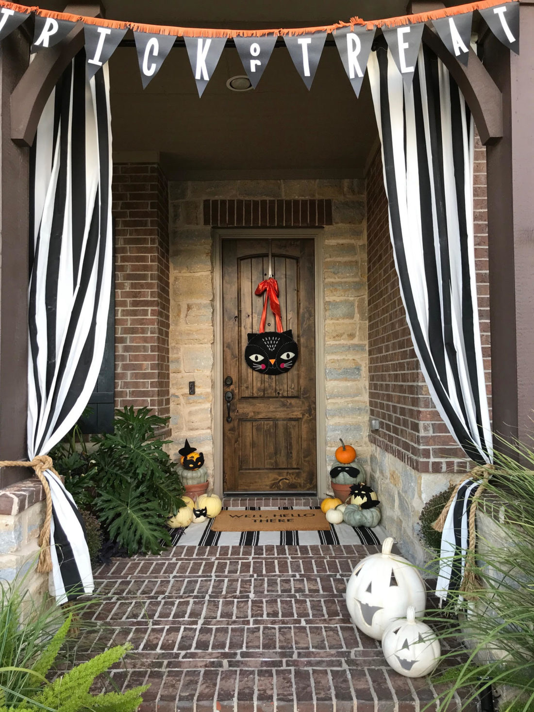 cute Halloween porch decorations