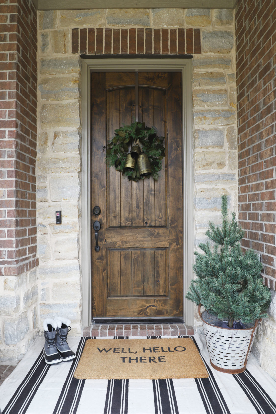 simple Christmas porch ideas