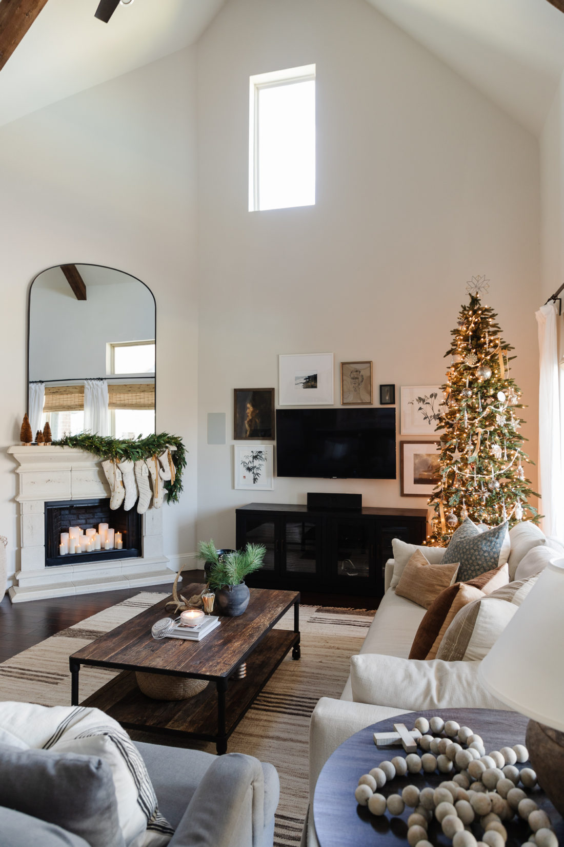 neutral and natural Christmas decor